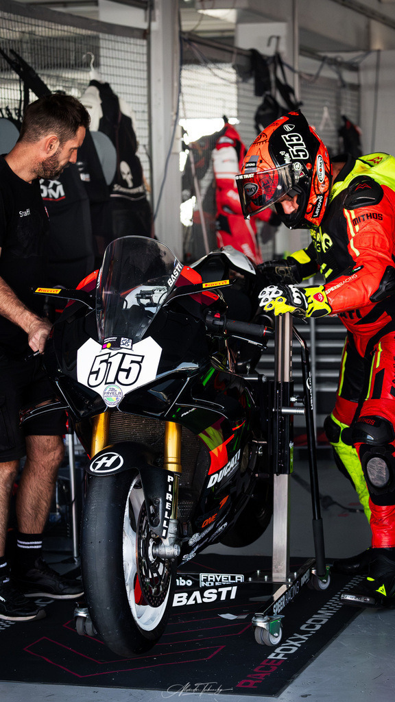 Ducati Trackday Hockenheimring 2026 | Entdecken Sie die faszinierende Welt von Alexander Tschuncky Arts: Kreative Fotografie, atemberaubende Automobilkunst und hochwertiger Bilderdruck. Lassen Sie sich inspirieren! - Realisiert mit Pictrs.com