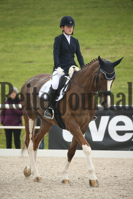 Donzdorf_2022_Dressur-WB_Sophia Renschler_Lanci_s Disco Checker (5) | Alle Fotos der Reiterjournal Fotografin Doris Matthaes im Reiterjournal Online-Fotoshop. - Realizado com Pictrs.com