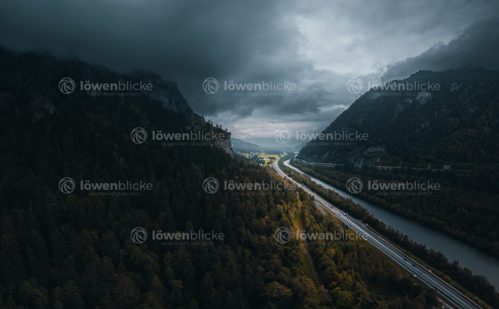Vamala Schlucht in der Schweiz bei Wolken | löwenblicke | shop