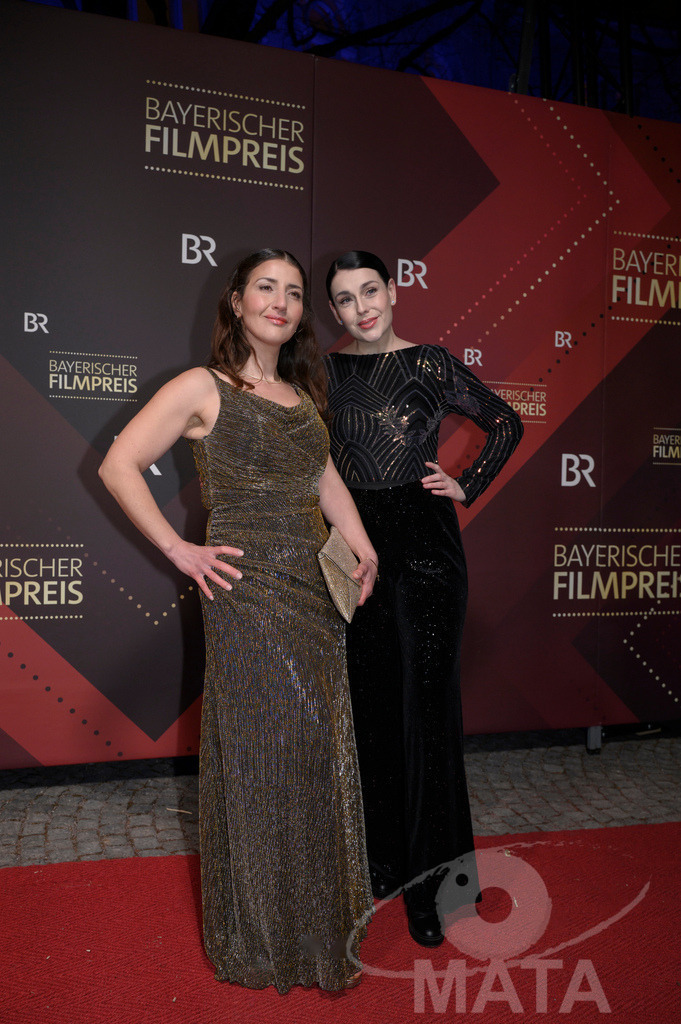 _DWI4762 | Gonca de Haas und Anita Eichhorn bei der Verleihung des 47. Bayerischen Filmpreises 2026  im Prinzregententheater. München, Deutschland. Der Bayerische Filmpreis wird seit 1979 von der Bayerischen Staatsregierung verliehen, um die Bedeutung des Kinofilms als Kulturgut herauszustellen - Realisiert mit Pictrs.com