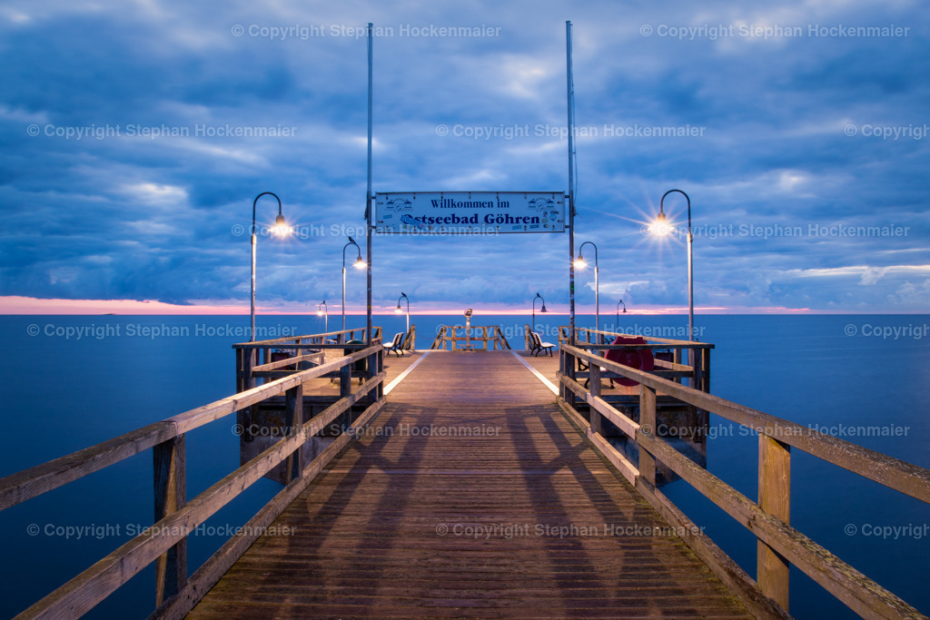 Seebrücke Göhren zur Blauen Stunde | Seebrücke in Ostseebad Göhren auf der Insel Rügen zur Blauen Stunde - Realisiert mit Pictrs.com