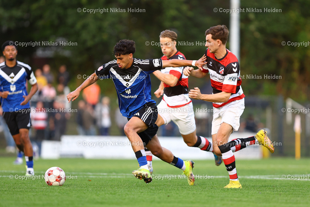 NH_Altona93_HamburgerSVU21_RegionalligaNord_19092025 | #14 Holger Nils Brüning (Altona 93), #22 Omar Abdel Megeed (Hamburger SV U21)Fußball I Herren I Regionalliga Nord I Saison 2025-2026  I 10. Spieltag I Altona 93 - Hamburger SV U21 I 19.09.2025 I Adolf-Jäger-Kampfbahn