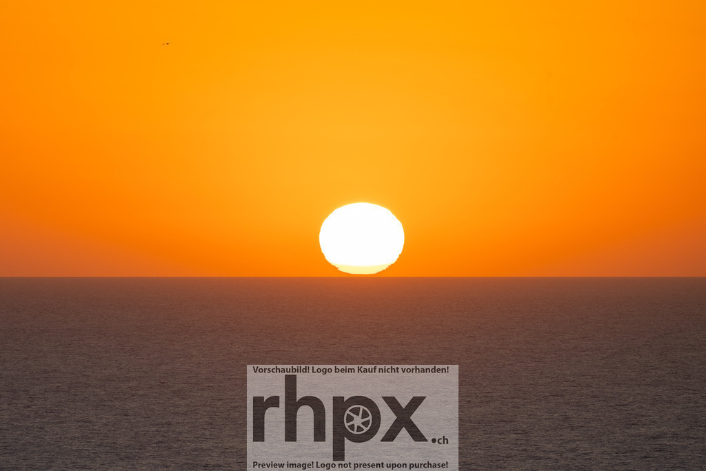 Sonnenuntergang am Meer | Stimmungsvolle Fotokunst aus Luzern. Erlebe den Pilatus, den See und die Stadt Luzern in exklusiven Aufnahmen in der Fotogalerie & Shop. - Realisiert mit Pictrs.com