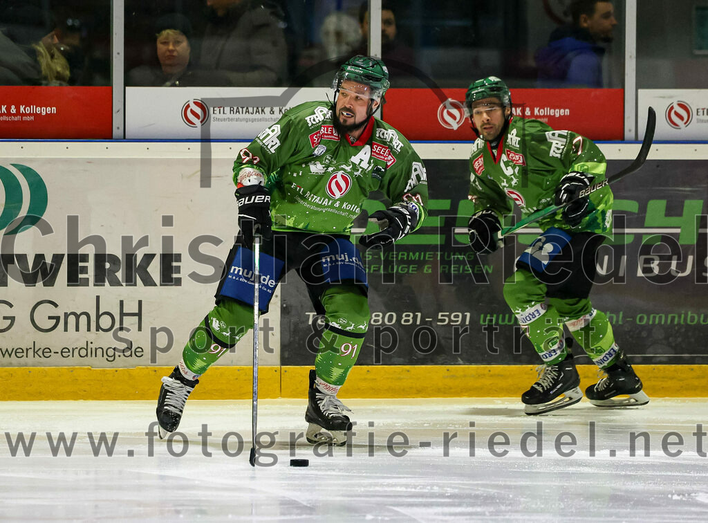 2023-12-17_010_TSV_Erding_gegen_ESC_Kempten | Erding, Deutschland, 17.12.2023:
Eishockey, Bayernliga Vorrunde 2023 / 2024, 18. Spieltag, TSV Erding gegen ESC Kempten, Endergebnis: 5:1

Rudolf Lorenz (Erding Gladiators, #91)

Foto: Christian Riedel / fotografie-riedel.net