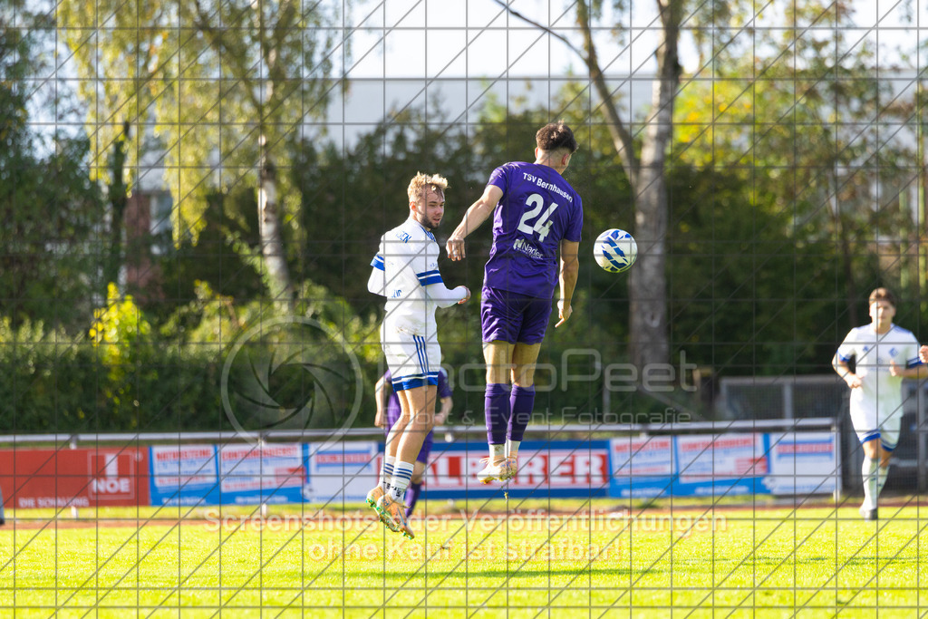 20261010_160638_0537_(c)_by_PhotoPeet | #,1.FC Eislingen (weiß) vs. TSV Bernhausen (lila), Fussball, Landesliga 2 - wfv, 11. Spieltag, Saison 2026/2027, Rasenplatz, Eichbachstation, Haldenstraße, 73054 Eislingen, 10.10.2026 - 15:30 Uhr,Foto: PhotoPeet / Sport- &amp; Eventfotografie / Peter Harich