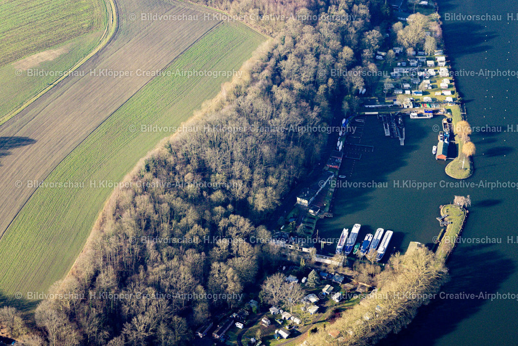 Luftbild Velbert-8643 | LuftbildfotografieYachthafen der " Essener Fahrtensegler- und Kanuverein e.V. " mit Sportboot- Anlegestellen und Bootsliegeplätzen am Uferbereich der Ruhr in Essen im Bundesland Nordrhein-Westfalen, Deutschland. - Realisiert mit Pictrs.com