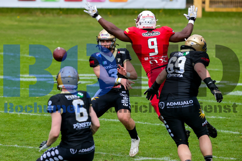 GFL: Paderborn Dolphins vs. New Yorker Lions{date} -  | {headline}(Foto: Sebastian Sendlak / BOND) - Realisiert mit Pictrs.com