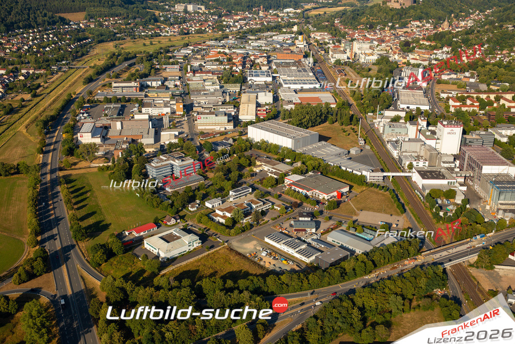 Das Luftbild zeigt : Gewerbegebiet Kulmbach - Die Luftaufnahme wurde 2023 vom UL-Flugzeug aus erstellt ( keine Drohne ) - Hochauflösende Luftaufnahme - Für grossformatige Ausdrucke geeignet. Die Geschenkidee !Mit Lizenz und Bildrechte bestellbar