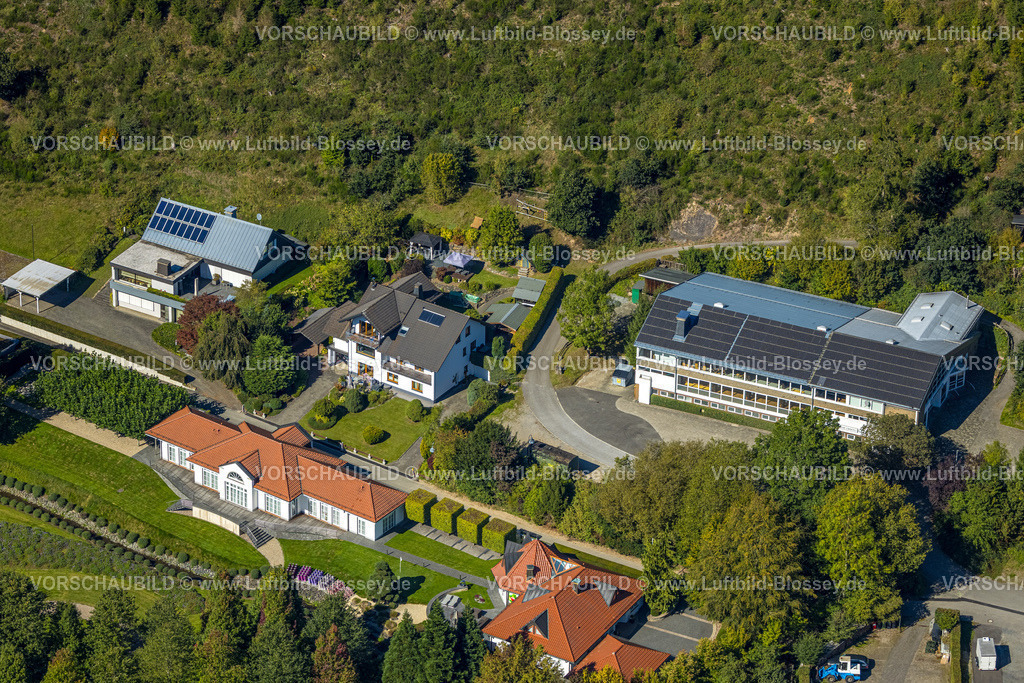 Lennestadt230909819Oedingen | Luftbild, Schützenhalle und Villa am Gladiolenweg, Oedingen, Lennestadt, Sauerland, Nordrhein-Westfalen, Deutschland