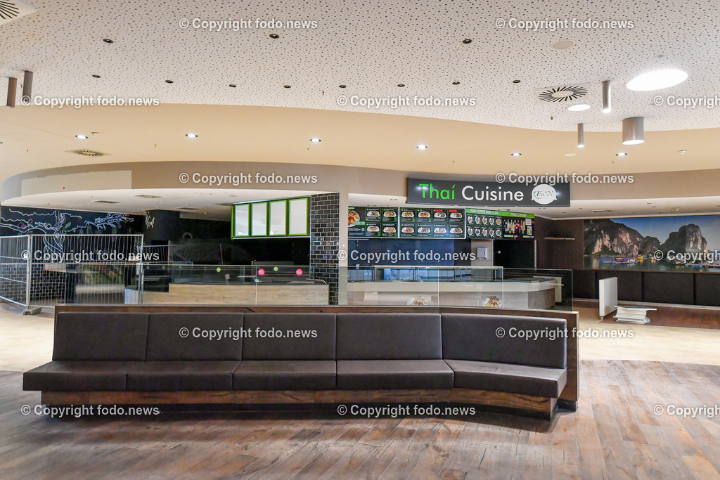 Deutschland_ Baden-Wuerttemberg_ Ulm_ 11.04.2025-4 | 11.04.2025, Deutschland, GER, Baden-Wuerttemberg, Ulm, im Bild Themenbild, Blautal-Center, Einkaufszentrum, geschlossen, Leerstand, Rolltreppen, Verkaufsflaeche, Geschaefte, Feature, Symbolbild, Das Blautal-Center ist ein am 29. Oktober 1997 eroeffnetes ehemaliges Einkaufszentrum in Ulm, sein Betrieb wird seit 2024 eingestellt. Mit einer Gesamtflaeche von 44.500 m² war es eines der groeßten Einkaufszentren Sueddeutschlands