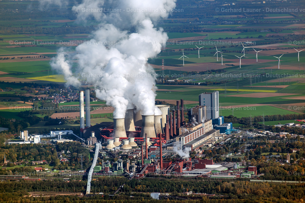 3704475 | NIEDERAUßEM 14.10.2017 Kohle- Kraftwerksanlagen des RWE Power AG Kraftwerk Niederaußem in Bergheim im Bundesland Nordrhein-Westfalen, Deutschland. Weiterführende Informationen bei: RWE AG. // Coal power plants of the RWE Power AG Kraftwerk Niederaussem in Bergheim in the state North Rhine-Westphalia, Germany. Further information at: RWE AG. Foto: Gerhard Launer