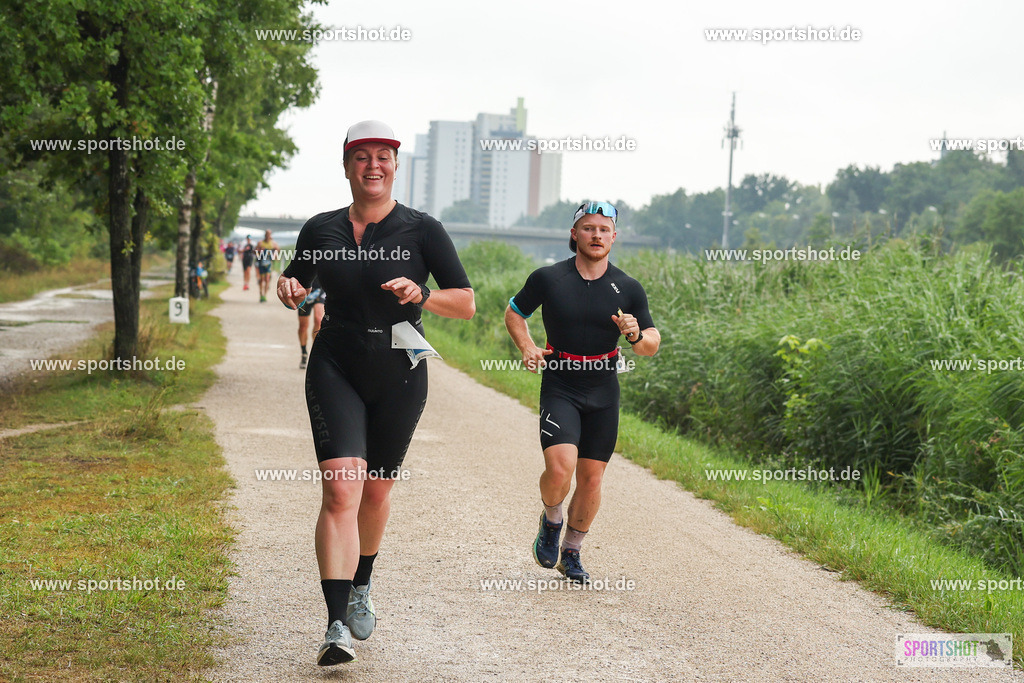 LUR_1728 | 34. M-net Erlanger Triathlon 2025 #erlangertriathlon  #mnettriathlon2025 #mnettriathlon #team #olympischedistanz #mitteldistanz #triathlon #maindonaukanal  #erlangertriathlon2025 #yourpictrs #tv1848 #tv1848erlangen  #triathlonbayern #sportinerlangen #demsportverbunden #sportshot_your_pictrs Copyright: www.sportshot.de