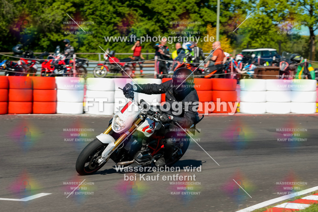 Moto-TeamOBK-21298 | Hier findet Ihr Bilder von Touristenfahrten auf der Nürburgring Nordschleife oder von anderen Veranstaltungen die ich besucht habe. Viel Spass beim Durch Schauen 
