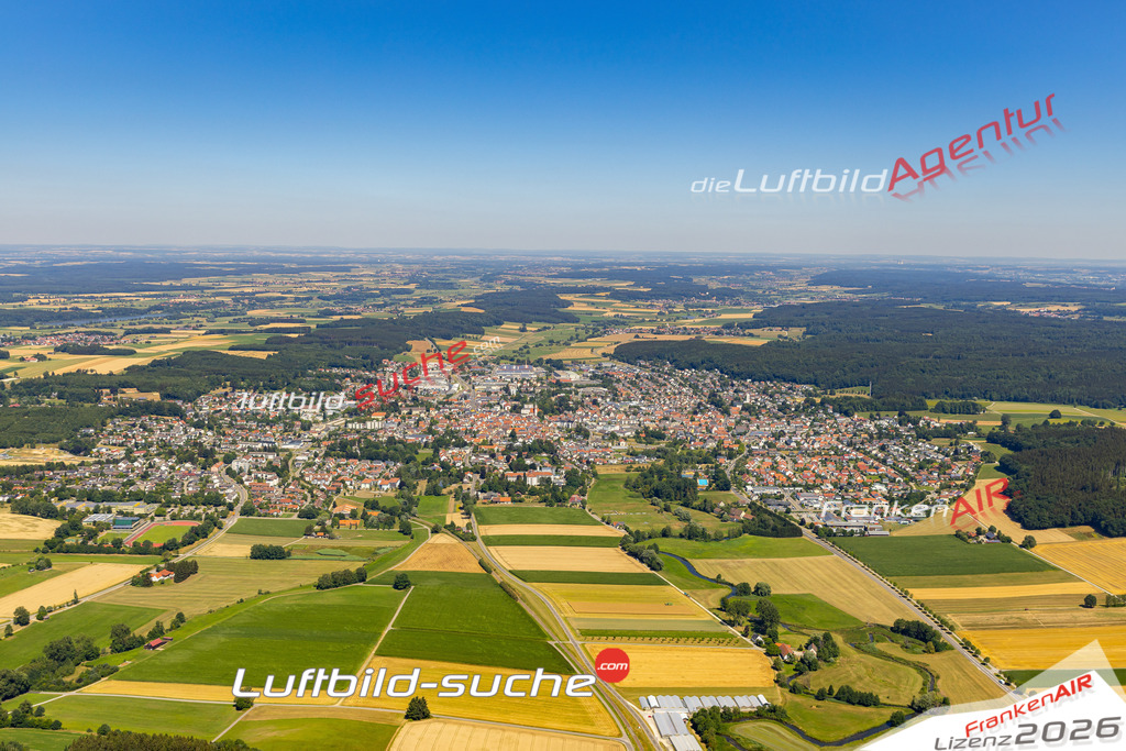 Das Luftbild der Stadt Krumbach wurde 2022 vom Flugzeug heraus erstellt (keine Drohnen-Aufnahmen) Aufnahmehöhe ca.450 Meter- hohe Bildauflösung und Druck-Qualität. Garantiert!