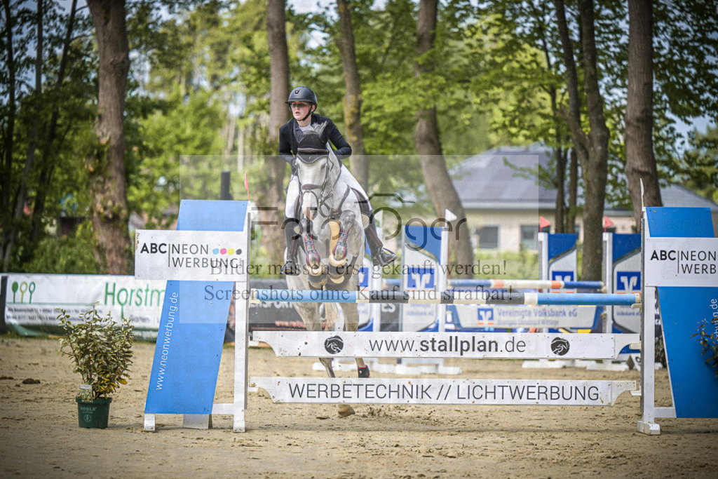 DOS_8570 | Entdecke hochwertige Reitturnierfotos von Foto Oger. Professionell, emotional und authentisch – jetzt Lieblingsmomente im Shop bestellen.Deutschlandweite Turnierfotografie. - Realisiert mit Pictrs.com