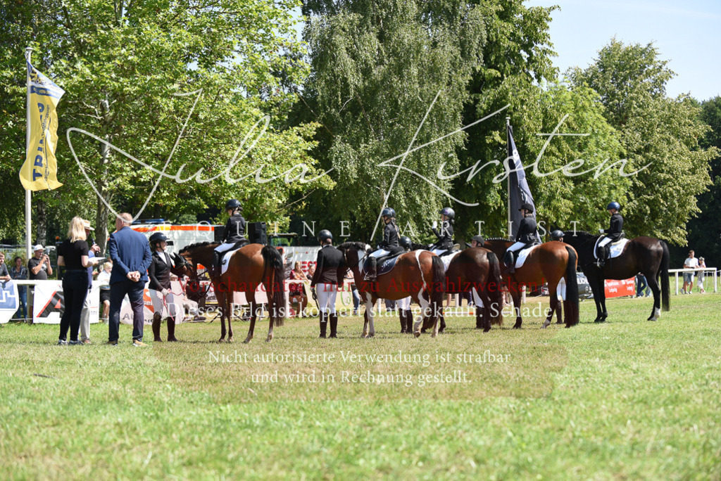 DSC_9823 | Pferde- und Turnierfotografie in Westsachsen. Pferdeportraits, Auftragszeichnungen und intuitive Kunst.