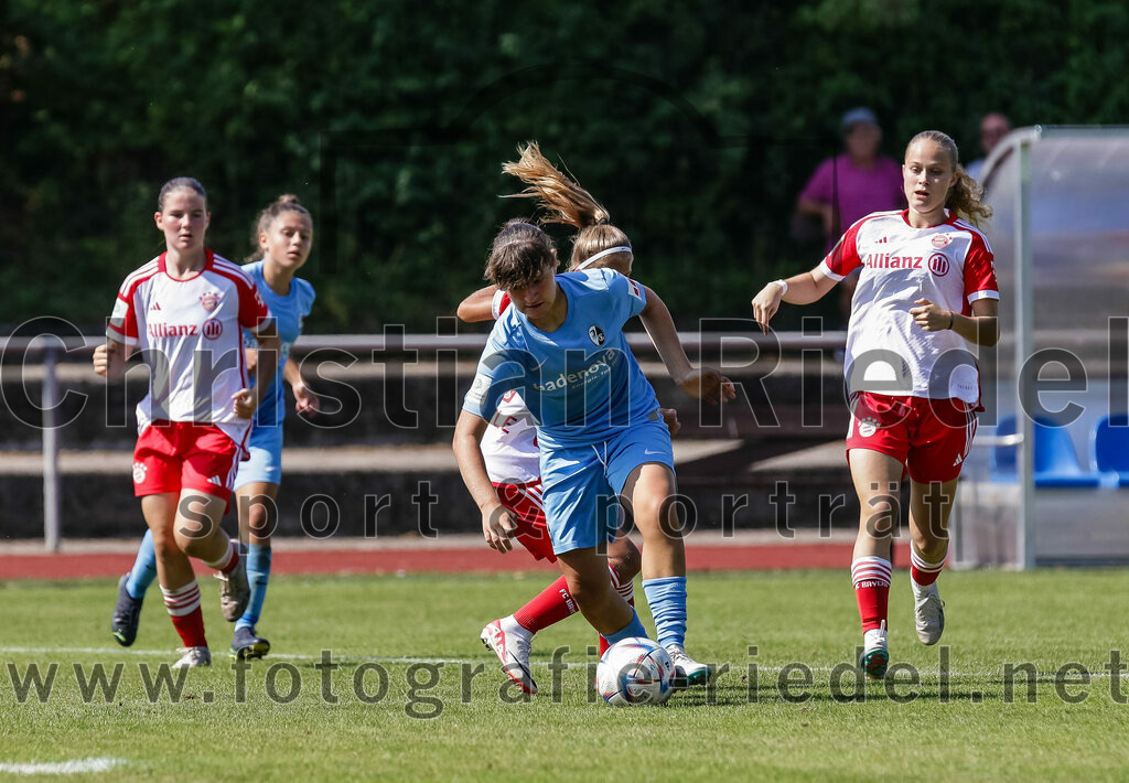 2023-09-09_015_FC_Bayern_Muenchen_gegen_SC_Freiburg | Aschheim, Deutschland, 09.09.2023:
Fußball, B-Juniorinnen-Bundesliga Süd 2023 / 2024, 1. Spieltag, FC Bayern München gegen SC Freiburg, Endergebnis: 4:0

Foto: Christian Riedel / fotografie-riedel.net