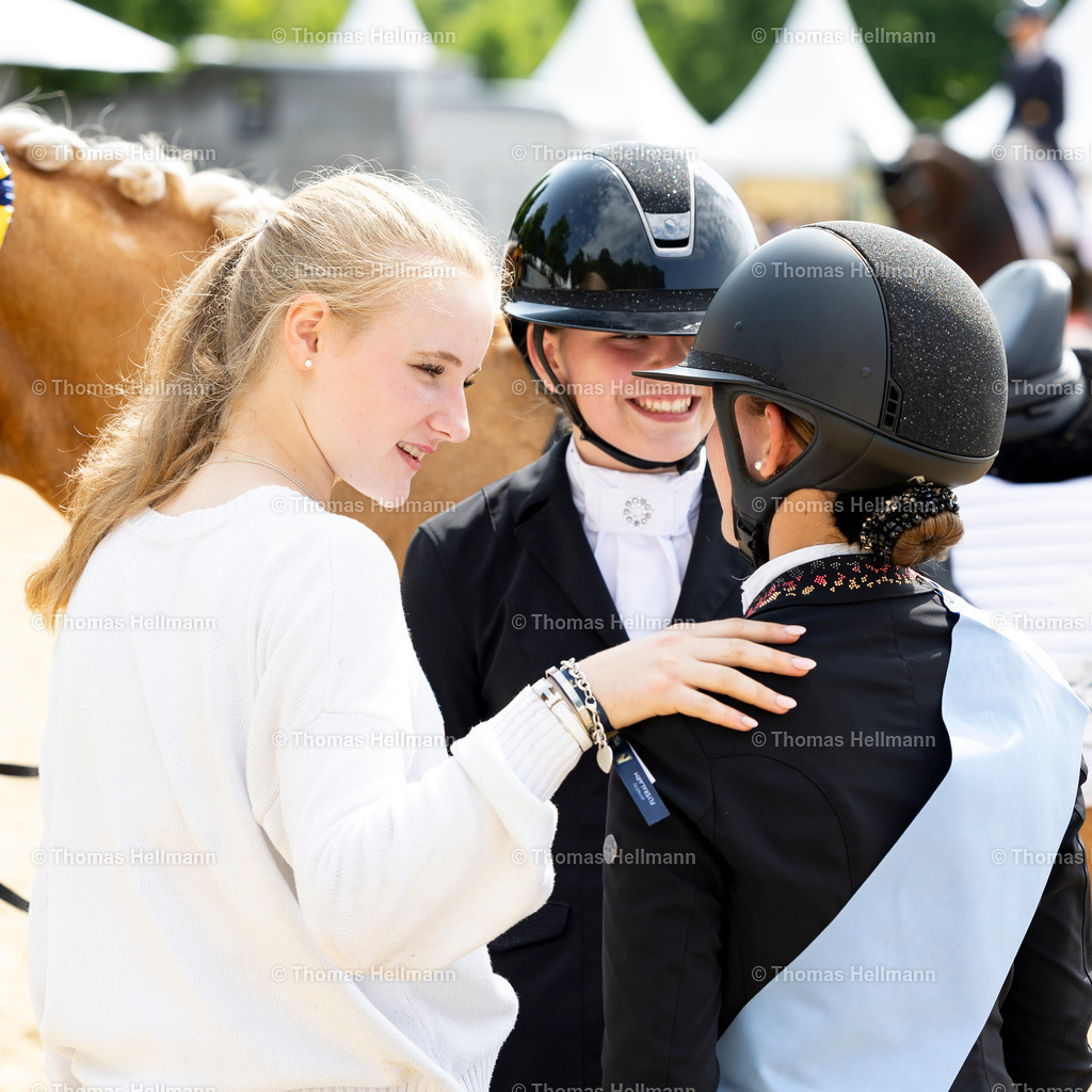 TH_525 Dobbi Dobsen_ Lilli von Helldorf_29827 | Al Shiraàa Deutsches Spring- und Dressur-Derby 2025 am 01.06.25 in Hamburg, Thomas Hellmann, 525 Dobbi Dobsen, Lilli von Helldorf