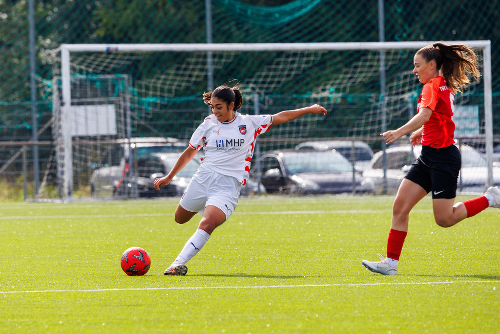 FCHHÜT_251003_6037 | 1.FC Heidenheim 1846 II vs. TSV Hüttlingen, Fußball, Frauen, Bezirkspokal, 2025/2026, 1.Runde, 03.10.2025 in Mergelstetten, Sportplatz 2(Foto: Michael Bulling) - Realisiert mit Pictrs.com