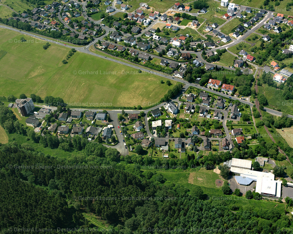 2611128 | HAIGER 09.06.2006 Wohngebiet einer Einfamilienhaus- Siedlung  in Haiger im Bundesland Hessen, Deutschland // Single-family residential area of settlement  in Haiger in the state Hesse, Germany Foto: Gerhard Launer