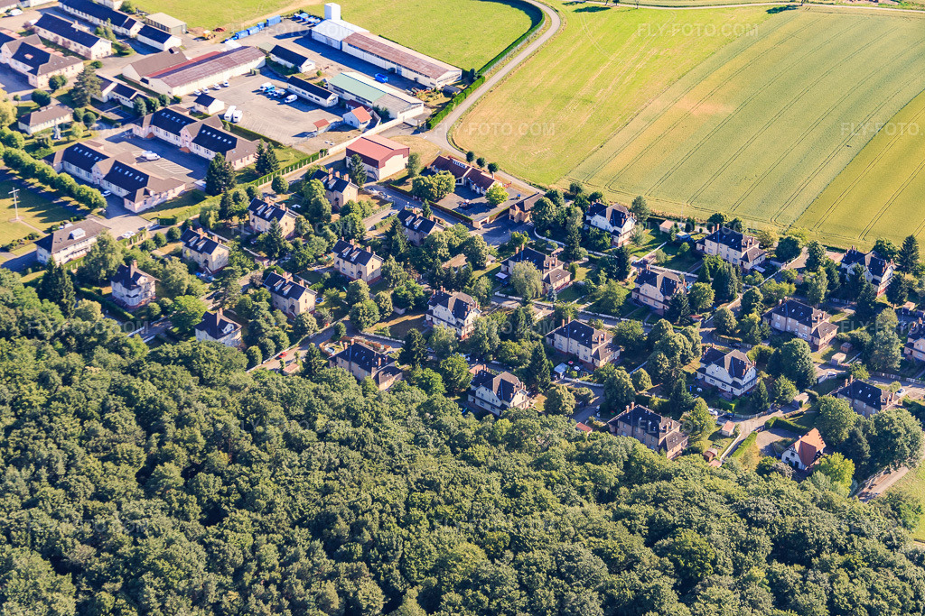 Aerial view: Camp Drachenbronn in Drachenbronn-Birlenbach in the state Bas-Rhin, France. – Photo: IMG_082978.jpg taken on 06/26/2015 by Werner Riehm/FLY-FOTO.com – Resolution of the original: 5472 x 3648 px
