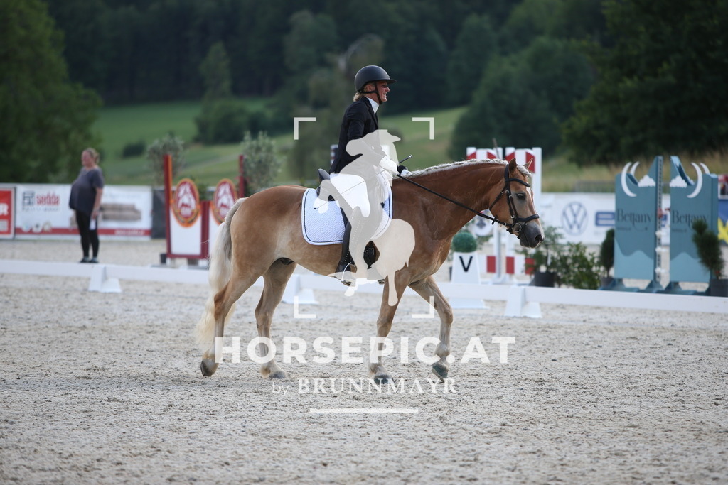 PP012538 | Willkommen bei Brunnmayr - Design & Fotografie – Ihrem Spezialisten für Reitturniere und Pferdeveranstaltungen in Oberösterreich, Salzburg und Bayern! Seit über 17 Jahren sind wir leidenschaftlich dabei.