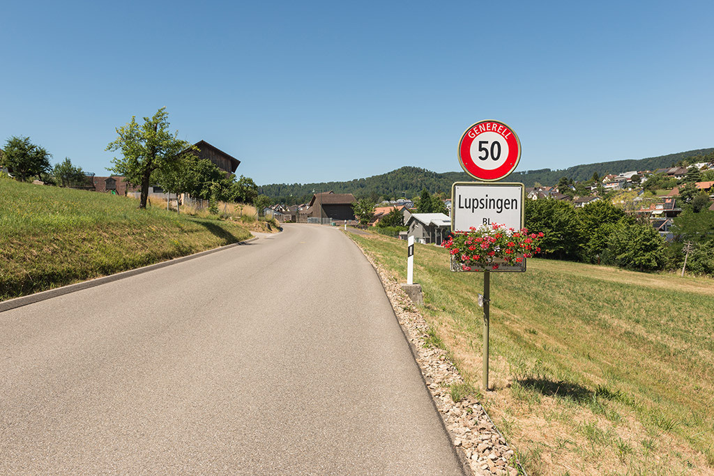 Ortstafel | in Lupsingen, Baselland, Schweiz - Realisiert mit Pictrs.com