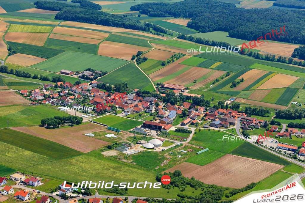 Die Luftaufnahme Sulzdorf - Stadtlauringen wurde vom UL-Flugzeug (keine Drohne) aus fotografiert.Hohe Druck- Auflösung-die Geschenkidee!