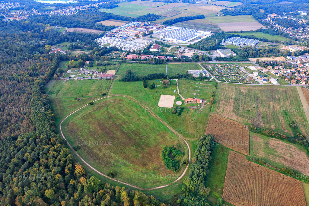 Luftbild: Ecurie des Fifres und Ecurie Celest in Bischwiller im Bundesland Bas-Rhin in Frankreich. – Foto: IMG_074245.jpg vom 04.10.2014 durch Werner Riehm/FLY-FOTO.de – Auflösung des Originals: 5472 x 3648 px