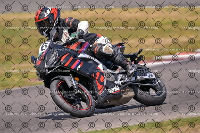 26bt05-1508 | markuskiefer.com - Realisiert mit Pictrs.com