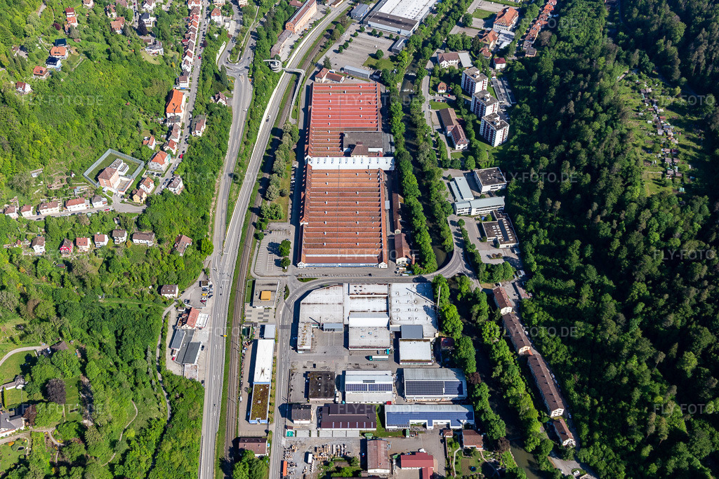 Luftbild: Werksgelände der Mauser-Werke Oberndorf Maschinenbau GmbH in Oberndorf am Neckar im Bundesland Baden-Württemberg in Deutschland. Foto: IMG_114432.jpg vom 30.05.2019 durch Werner Riehm/FLY-FOTO.de