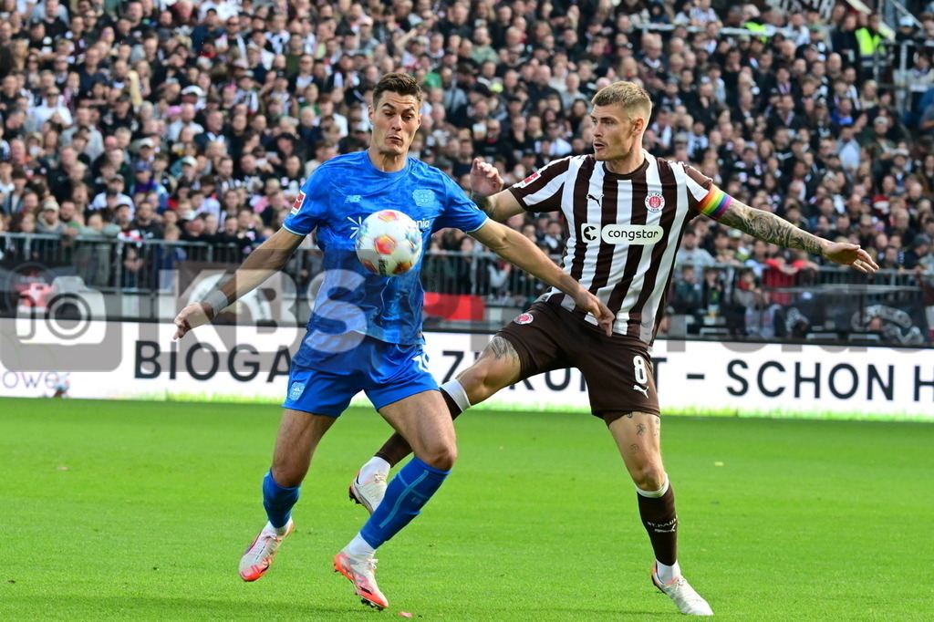 KBS Picture_FCStPauli-Bayer04Leverkusen_010 | v.l. Schick Patrik (Bayer04Leverkusen) , Smith Eric (St.Pauli) ,Sportplatz :  Millerntor Stadion, - Realisiert mit Pictrs.com