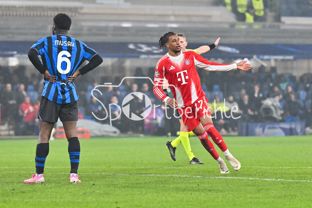 Atalanta Bergamo - FC Bayern München | BERGAMO, ITALY - 10. MARCH:  Michael OLISE (FC Bayern Munich 17) celebrates after his goa l to makes it 0-5 during the UEFA Champions League match between Atalanta Bergamo vs. FC Bayern Munich on first leg of round of 16 at New Balance Arena