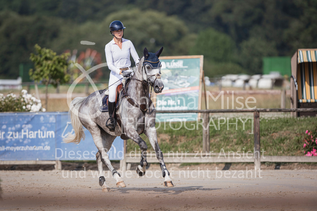 240627_LüPfSpTa_SprPf-M-246 | Deine schönsten Turniermomente als professionelle Fotos! Entdecke hochwertige Pferdesport-Fotografie im Online-Shop. Jetzt Fotos finden & bestellen!