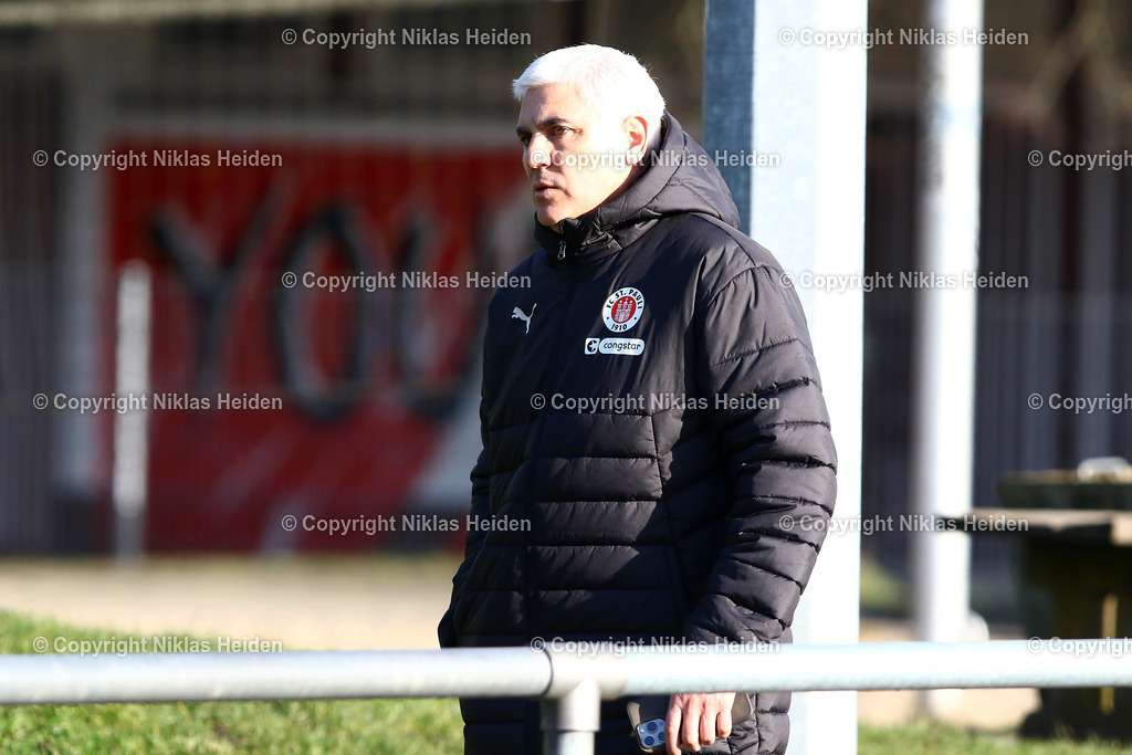 NH_FCStPauliU23_EintrachtBraunschweigU23_Testspiel_02022025 | Andreas Bornemann (Geschäftsleiter Sport, FC St. Pauli)Fußball I Herren I Testspiel I Saison 2024-2025 I FC St. Pauli U23 - Eintracht Braunschweig U23 I 02.02.2025 I Sportplatz Brummerskamp