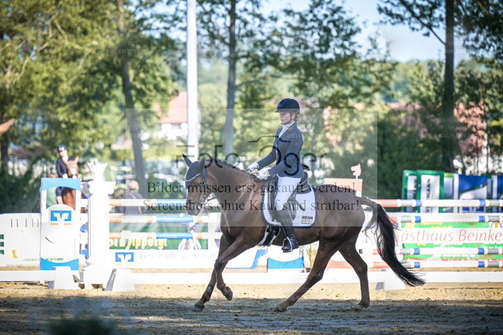 DOS_4708 | Entdecke hochwertige Reitturnierfotos von Foto Oger. Professionell, emotional und authentisch – jetzt Lieblingsmomente im Shop bestellen. - Realisiert mit Pictrs.com