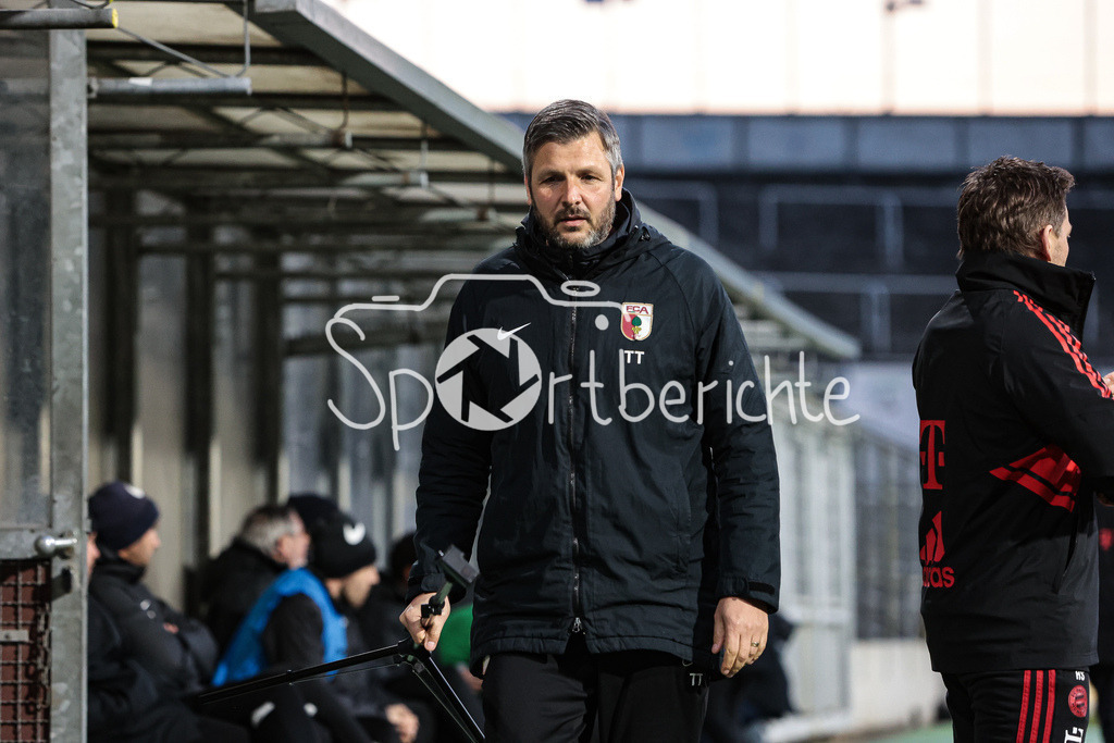 FC Bayern Amateure - FC Augsburg II | FCA Torwarttrainer Tomas TOMIC in Aktion / Freisteller