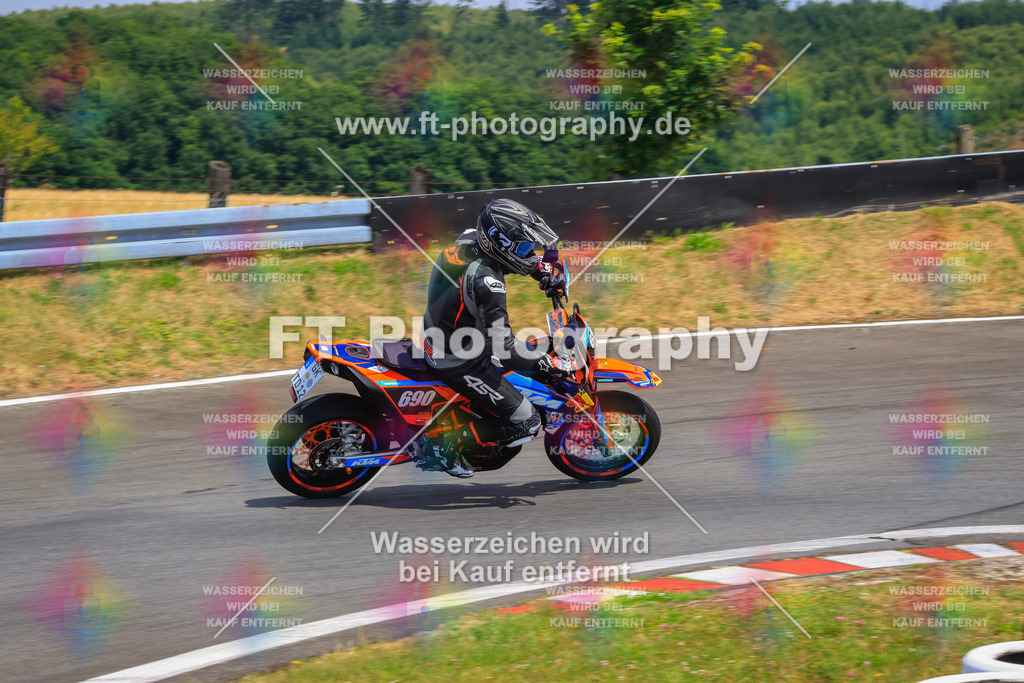 _DSK2466 | Hier findet Ihr Bilder von Touristenfahrten auf der Nürburgring Nordschleife oder von anderen Veranstaltungen die ich besucht habe. Viel Spass beim Durch Schauen 