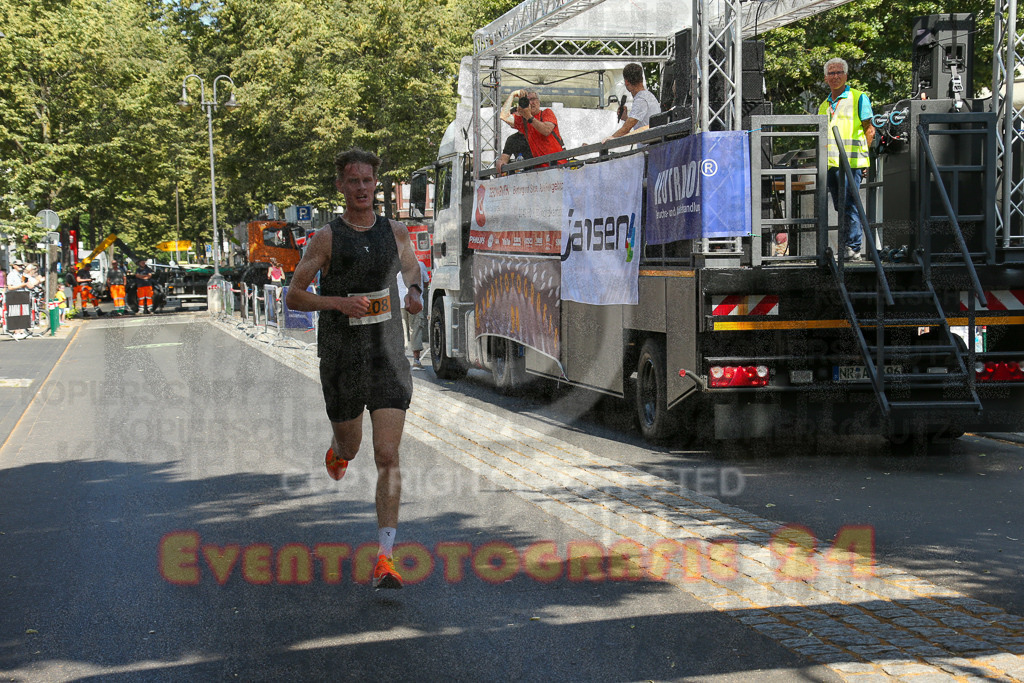 250621_1038_EX1_1994 | Sportfotografie im Rhein-Sieg Kreis, Köln, Bonn, NRW, Rheinland Pfalz, Hessen, etc. Unser Tätigkeitsfeld umfasst den Laufsport vom Volkslauf über den Marathon, Duathlon, Triathon bis zum Ultralauf wie Kölnpfad Ultra oder Schindertrail.