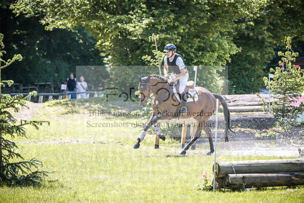 DOS_2271 | Entdecke hochwertige Reitturnierfotos von Foto Oger. Professionell, emotional und authentisch – jetzt Lieblingsmomente im Shop bestellen.Deutschlandweite Turnierfotografie. - Realisiert mit Pictrs.com