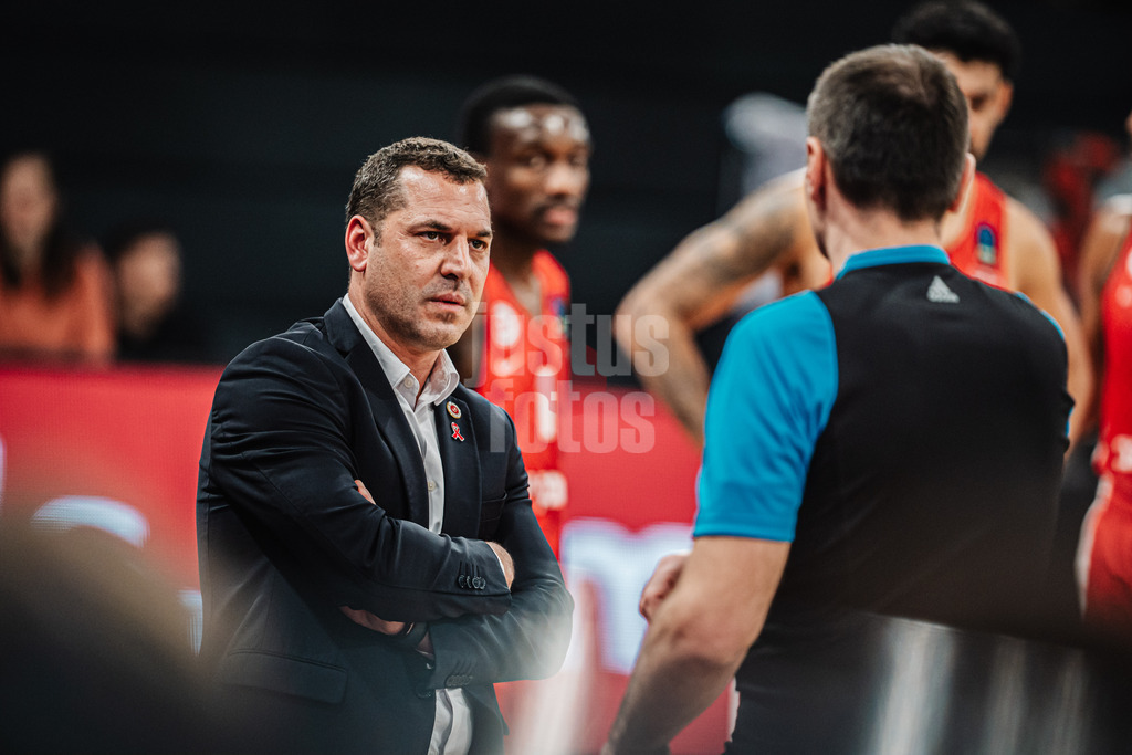 Basketball | Männer | Saison 2024/2025 | BKT EuroCup | Veolia Towers Hamburg vs. Hapoel Bank Yahav Jerusalem | 17.12.2024 | Trainer Jonathan Alon (Hapoel Jerusalem)