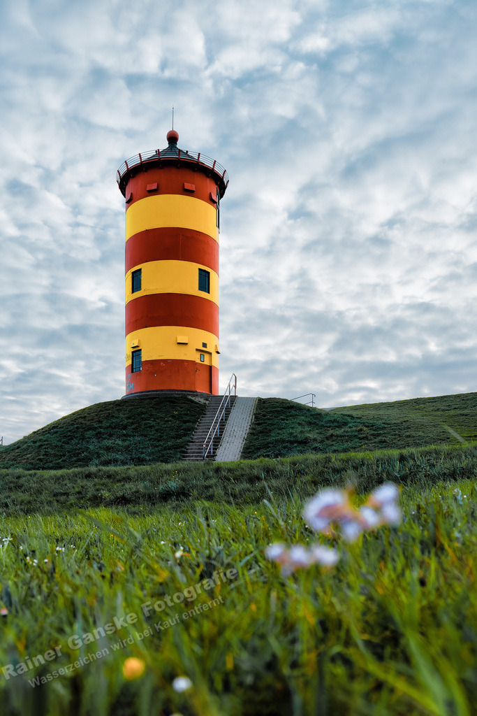 023 Pilsumer Leuchtturm - 05-05-2022 -R Ganske | Onlineshop mit Bildern von Stränden, Häfen und Meer. Leinwände, Poster, Kalender und andere Materialien erhältlich. Kommerzielle Lizenzen möglich.  - Realisiert mit Pictrs.com