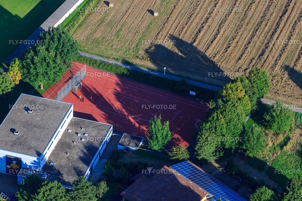 Tennisplatz | Luftbild: Tennisplatz im Ortsteil Ellmendingen in Keltern im Bundesland Baden-Württemberg in Deutschland. Foto: IMG_32535.jpg vom 21.08.2010 durch Werner Riehm/FLY-FOTO.de - Realisiert mit Pictrs.com