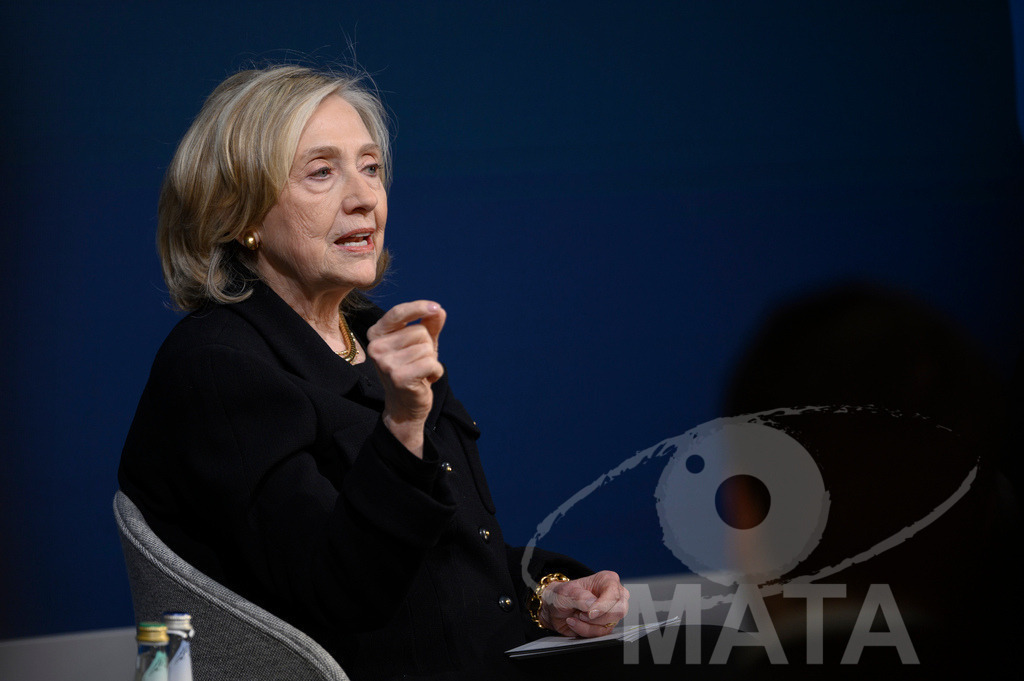 _DWI2730 | Die US-Politikerin Hillary Clinton auf der Veranstaltung Bridging Scholarship and Statecraft im Rahmen der Münchner Sicherheitskonferenz 2026. München, 13.02.2026 Bayern Deutschland  - Realisiert mit Pictrs.com