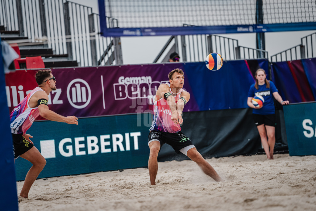Beachvolleyball | Männer | German Beach Tour 2024 | Tourstop Bremen | 07.06.2024 | Daniel Kirchner bei der Annahme