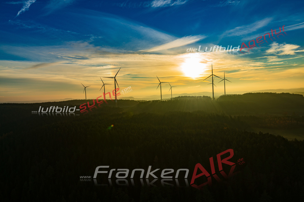 aktuelles Luftbild von Windpark Im-gegenlicht - Luftaufnahme wurde 2018 von https://frankenair.de mittels Flugzeug (keine Drohne) erstellt.
