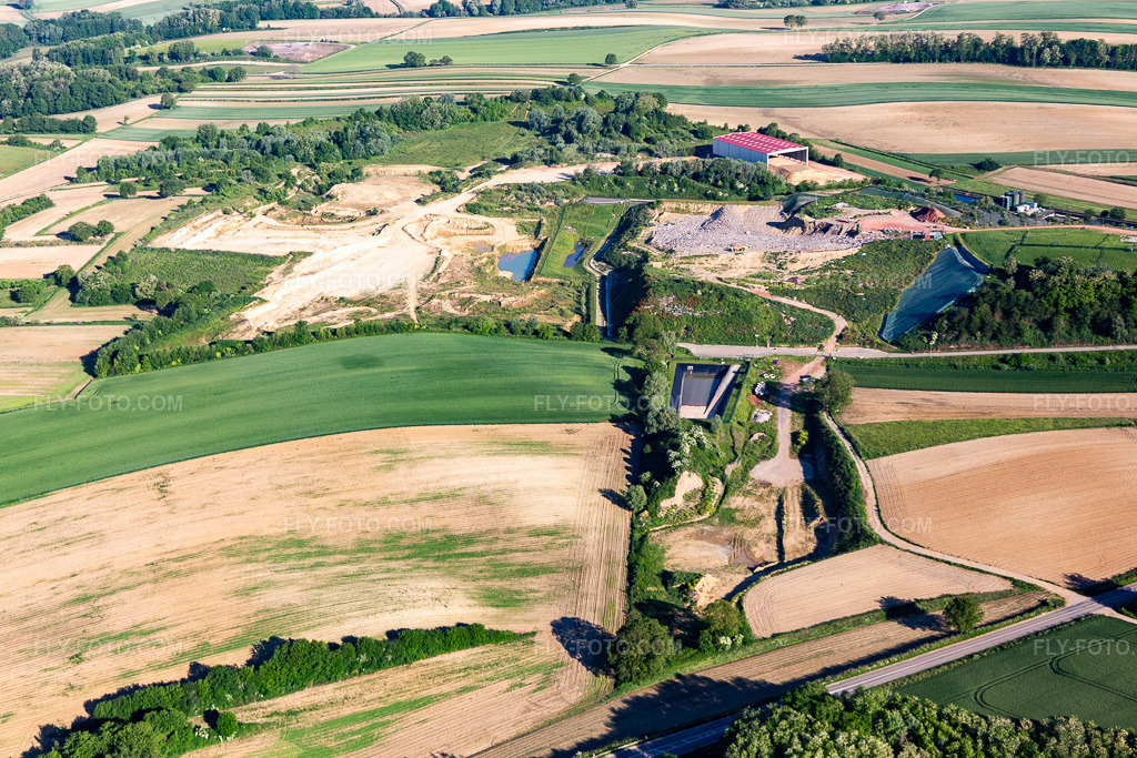Aerial view: Dechetery in Schaffhouse-près-Seltz in the state Bas-Rhin, France.Photo: IMG_115028.jpg taken on 06/01/2019 by Werner Riehm/FLY-FOTO.comResolution of the original: 5472 x 3648 px
