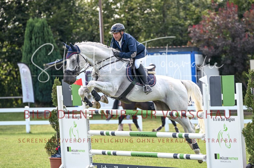 Schugtsche-Düren.2024-10.Springprf.M_-5 | Schugtsche Fotografie - Realisiert mit Pictrs.com