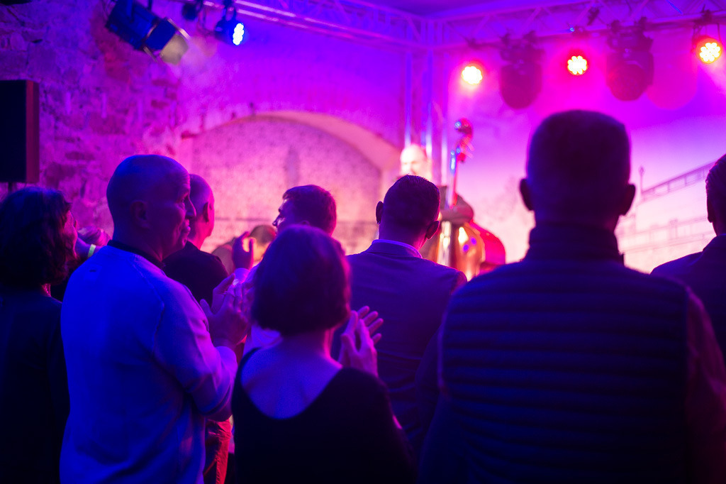 Tango meets Cuba | Tango meets Cuba mit den Klazz Brothers & Cuba Percussion im Forte Belvedere Leisnig zum Festival Hallo Leisnig 2022. - Realisiert mit Pictrs.com