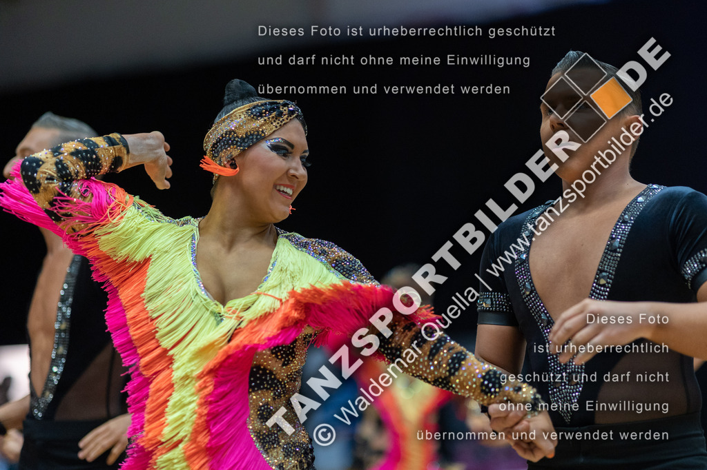 20230115-00326 | Hier finden Sie Tanz Bilder vom Latein und Standard Formationen tanzen. Sportbilder vom Tanzsport. Schöne Fotos und von Weltmeisterschaft, Europameisterschaft, Bundesliga, Regionalliga, Oberliga und Landesliga sowie von GOC Stuttgart, DanceComp, WM Bremen